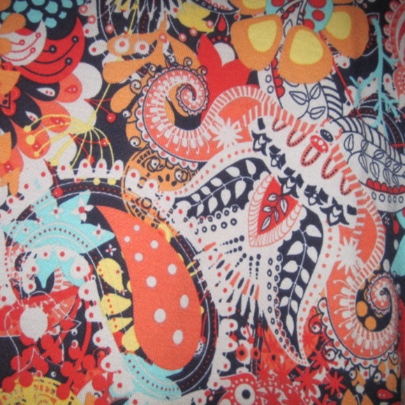 Lularoe Paisley Perfect Tee - Picture 2 of 4